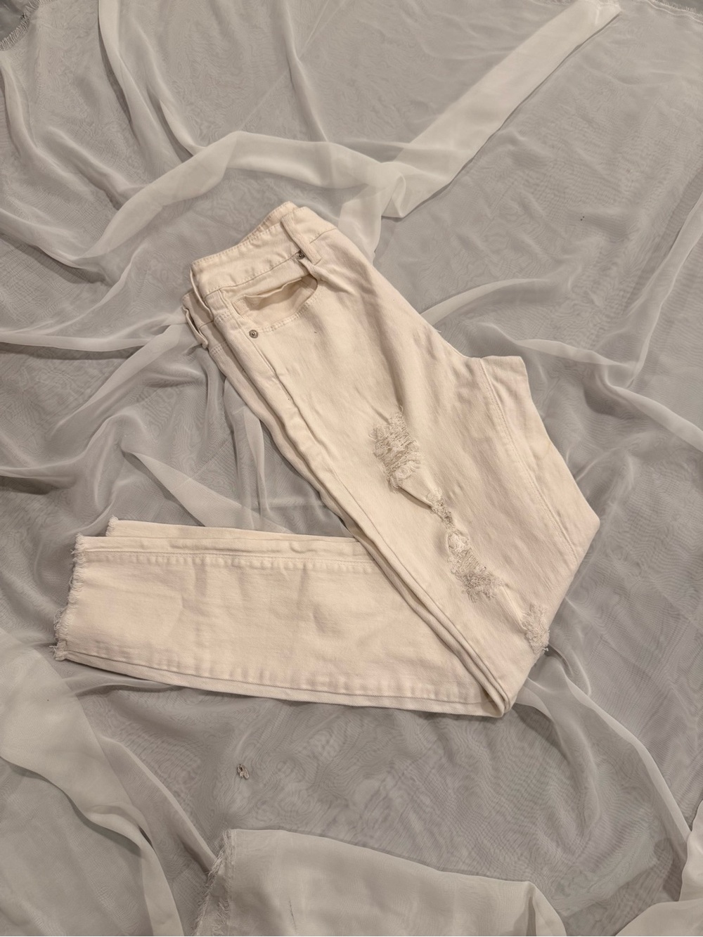 Bullhead White Distressed Skinny Jeans